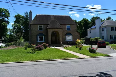 280 Park Avenue W, Westbury, NY 11590 - Photo 3