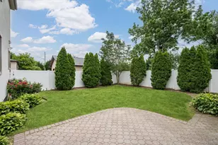 8 May Ct, West Hempstead, NY 11552 - Photo 25