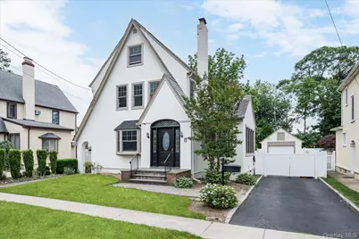 8 May Court, West Hempstead, NY 11552 - Photo 3