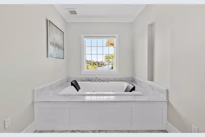 10 Magoun Road, West Islip, NY 11795 - Photo 23