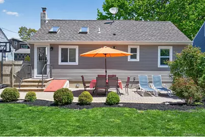 105 N Hamilton Avenue, Lindenhurst, NY 11757 - Photo 19