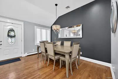 105 N Hamilton Avenue, Lindenhurst, NY 11757 - Photo 7