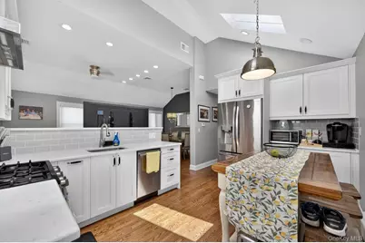 105 N Hamilton Avenue, Lindenhurst, NY 11757 - Photo 11