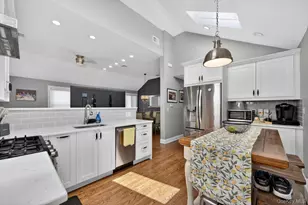 105 N Hamilton Ave, Lindenhurst, NY 11757 - Photo 11