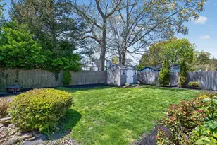105 N Hamilton Ave, Lindenhurst, NY 11757 - Photo 21