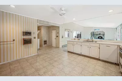 1520 Meday Avenue, Mattituck, NY 11952 - Photo 5