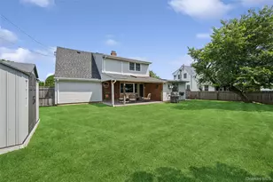 32 Carriage Ln, Levittown, NY 11756 - Photo 15