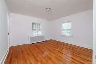 210 Demott Ave, Rockville Centre, NY 11570 - Photo 17