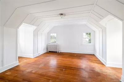 210 Demott Avenue, Rockville Centre, NY 11570 - Photo 19