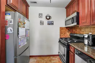 71-37 70th St, Glendale, NY 11385 - Photo 15
