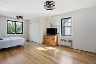 45 Kenmore Rd, Valley Stream, NY 11581 - Photo 9