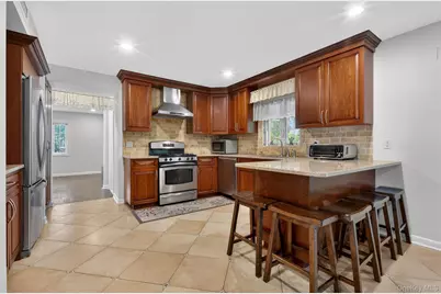 60 Plymouth Road, Great Neck, NY 11023 - Photo 11