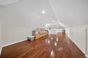 60 Plymouth Rd, Great Neck, NY 11023 - Photo 25