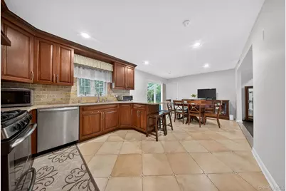 60 Plymouth Road, Great Neck, NY 11023 - Photo 13