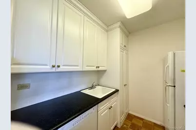 27110 Grand Central Parkway #6Y, Floral Park, NY 11005 - Photo 9