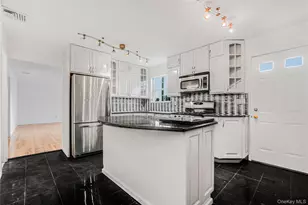 8 8th St, New Hyde Park, NY 11040 - Photo 7