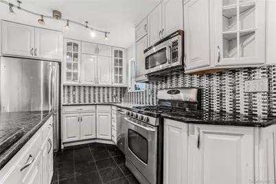 8 8th Street, New Hyde Park, NY 11040 - Photo 9