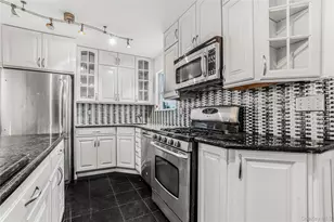 8 8th St, New Hyde Park, NY 11040 - Photo 9