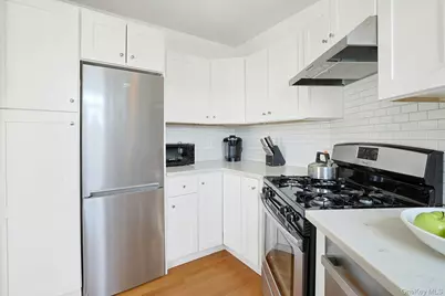 1273 North Avenue #5h Entrance 8, New Rochelle, NY 10804 - Photo 5