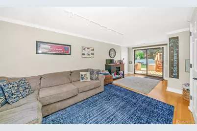 9 Wayne Place, Commack, NY 11725 - Photo 25