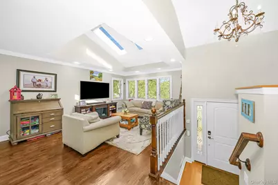 9 Wayne Place, Commack, NY 11725 - Photo 7