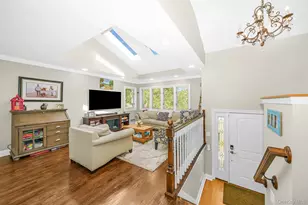 9 Wayne Pl, Commack, NY 11725 - Photo 7