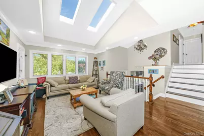 9 Wayne Place, Commack, NY 11725 - Photo 5