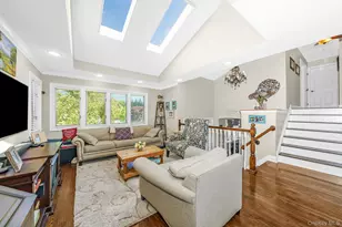 9 Wayne Pl, Commack, NY 11725 - Photo 5