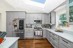9 Wayne Pl, Commack, NY 11725 - Photo 13