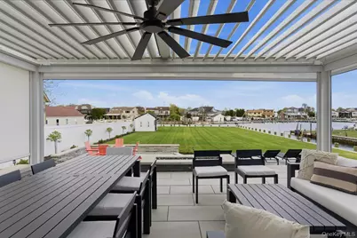 240 Clocks Boulevard, Massapequa, NY 11758 - Photo 33
