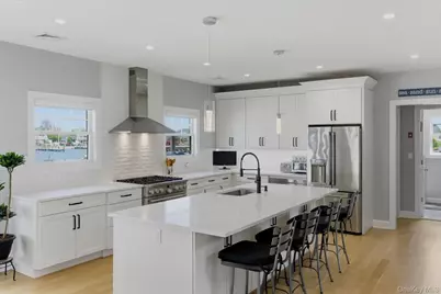 240 Clocks Boulevard, Massapequa, NY 11758 - Photo 9