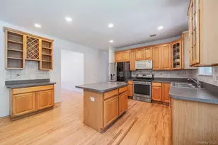 9 Mulligan Dr, Medford, NY 11763 - Photo 11