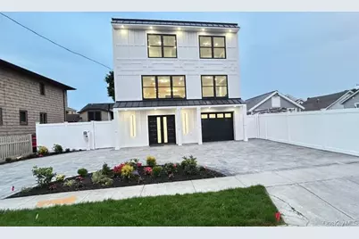 2450 Florin Court, Bellmore, NY 11710 - Photo 3