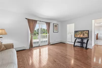 6 Carol Court, East Setauket, NY 11733 - Photo 9