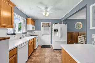 152 Grand Ave, Shirley, NY 11967 - Photo 7