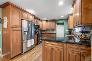 7 Maple Ave, Holbrook, NY 11741 - Photo 13