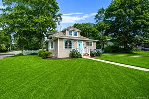 54 Division Ave, West Sayville, NY 11796 - Photo 3