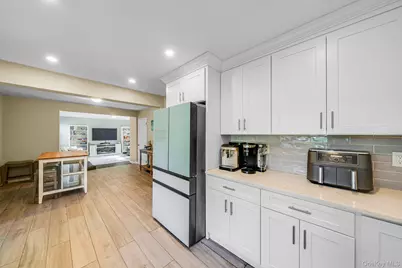 54 Division Avenue, West Sayville, NY 11796 - Photo 15