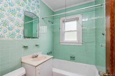 10 Laurel Road, Ronkonkoma, NY 11779 - Photo 9