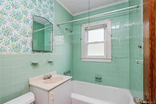 10 Laurel Rd, Ronkonkoma, NY 11779 - Photo 9