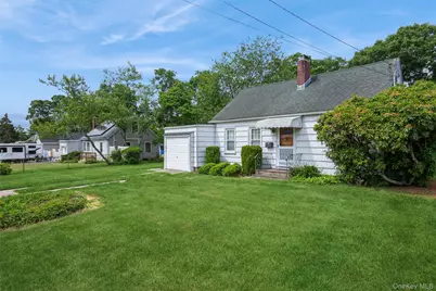 10 Laurel Road, Ronkonkoma, NY 11779 - Photo 17