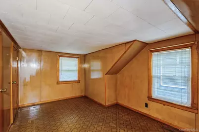 10 Laurel Road, Ronkonkoma, NY 11779 - Photo 15