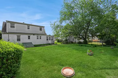 10 Laurel Road, Ronkonkoma, NY 11779 - Photo 19