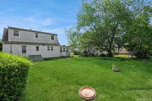 10 Laurel Rd, Ronkonkoma, NY 11779 - Photo 19