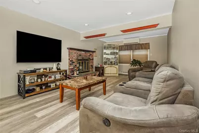 65 Club Lane, Levittown, NY 11756 - Photo 3