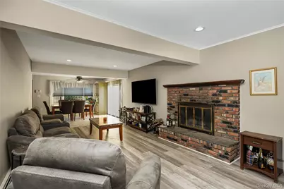 65 Club Lane, Levittown, NY 11756 - Photo 5