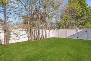 65 Club Ln, Levittown, NY 11756 - Photo 25