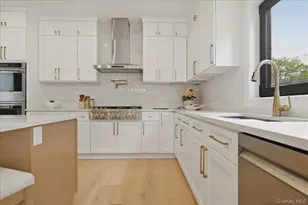 24 Middle Ln, Westbury, NY 11590 - Photo 15