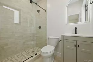 24 Middle Ln, Westbury, NY 11590 - Photo 23