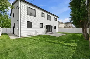 24 Middle Ln, Westbury, NY 11590 - Photo 45